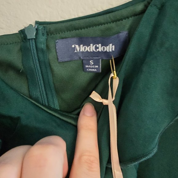 NWT Modcloth Ruffled and Radiant Off-the-Shoulder Dress - Picture 6 of 6